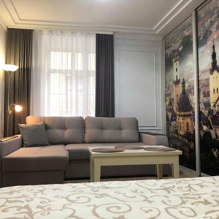 Lux Apartment Ruska Lviv Bagian luar foto