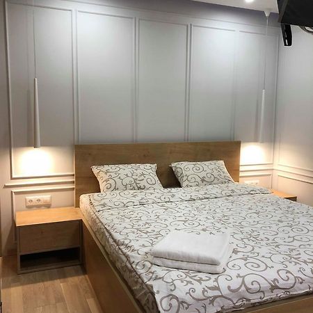 Lux Apartment Ruska Lviv Bagian luar foto