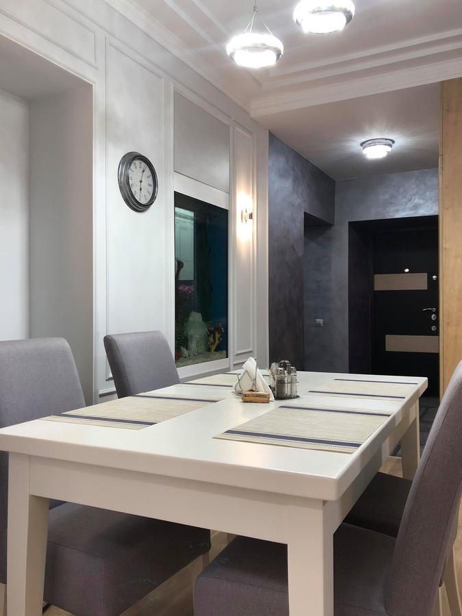 Lux Apartment Ruska Lviv Bagian luar foto